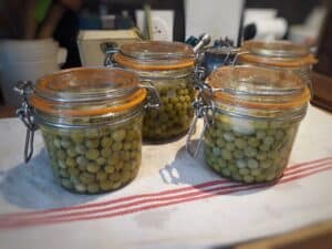 PETITS POIS EN CONSERVE - Bretagne, France PETITS POIS EN CONSERVE - Bretagne, France